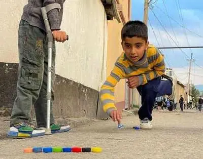Individuals inside a real activity